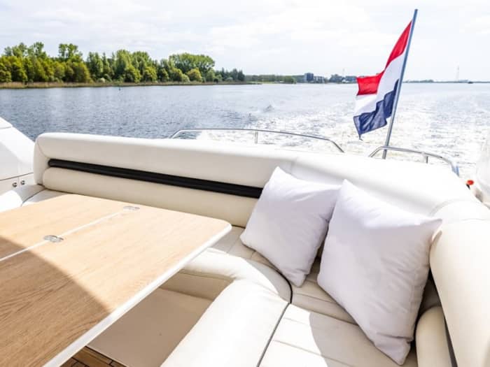 Een dag Napels ontdekken: geniet van 8 uur verkenning aan boord van de Sunseeker Portofino 53.
