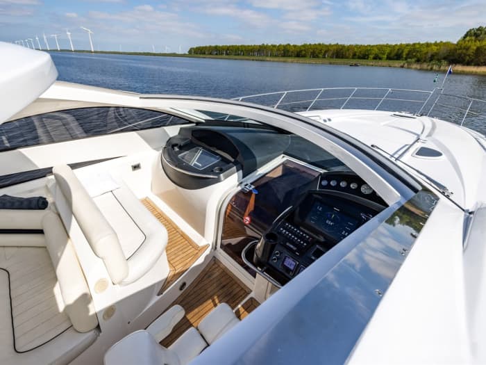 Een dag Napels ontdekken: geniet van 8 uur verkenning aan boord van de Sunseeker Portofino 53.