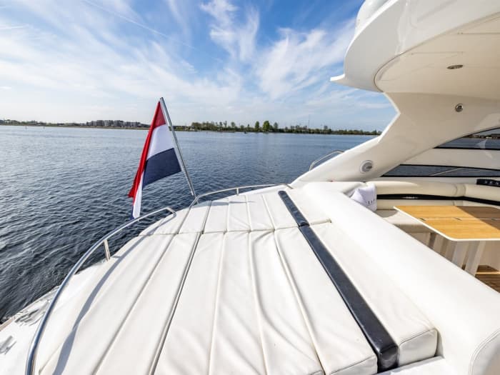 Een dag Napels ontdekken: geniet van 8 uur verkenning aan boord van de Sunseeker Portofino 53.