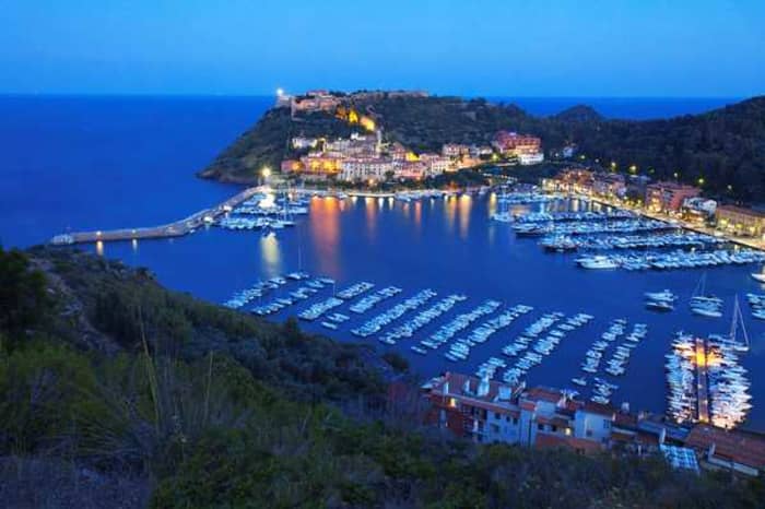 Sunset Dinner on a Boat from Porto Ercole with Aperitif at Cala Lunga