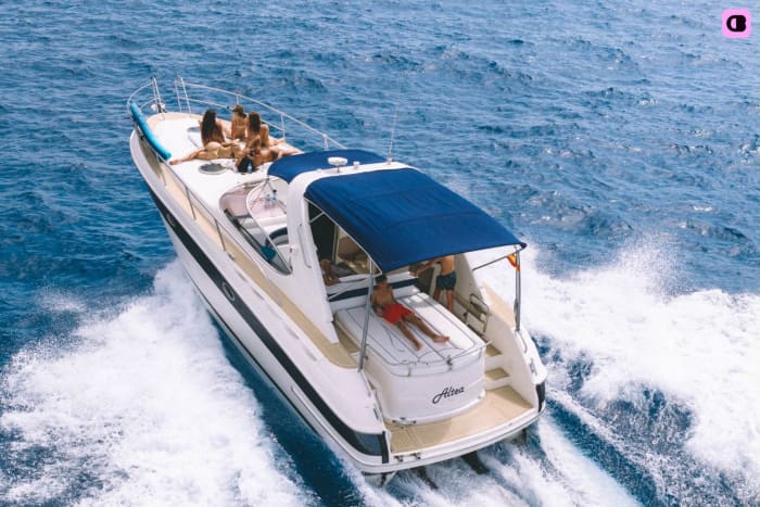 Six hours of Mediterranean: coves, swimming and the coast of Mallorca
