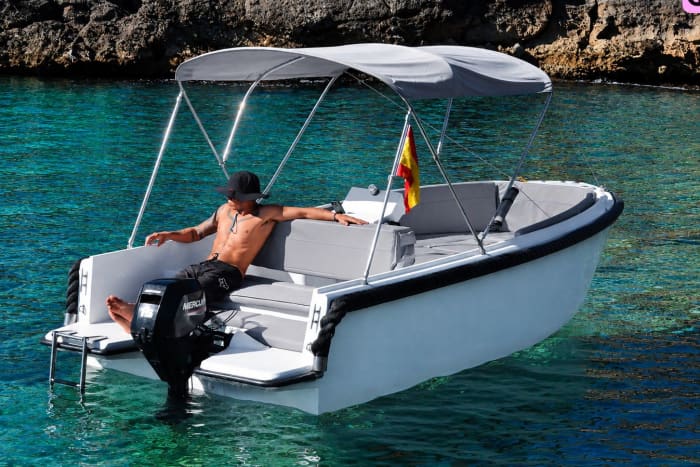 BOAT WITHOUT A LICENSE, Ibiza at your own pace: hidden coves and crystal clear waters