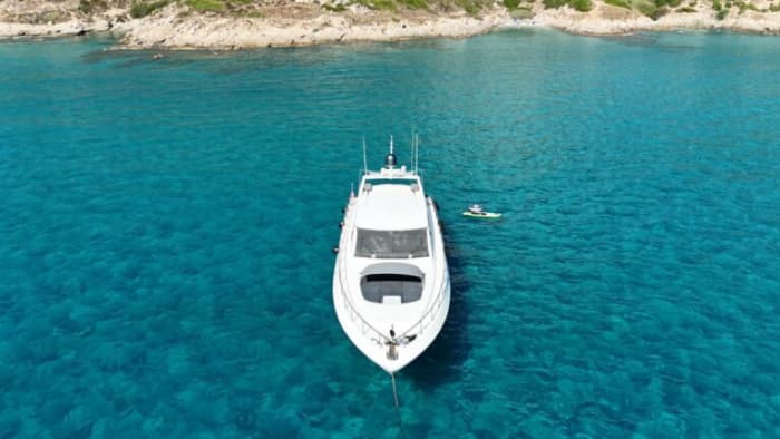 Leopard 24 — Yacht d'exception à Saint-Tropez