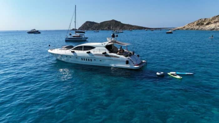 Leopard 24 — Yacht d'exception à Saint-Tropez