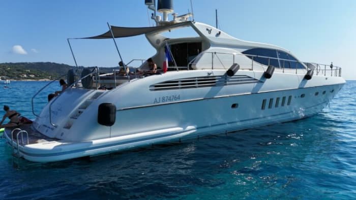 Leopard 24 — Yacht d'exception à Saint-Tropez