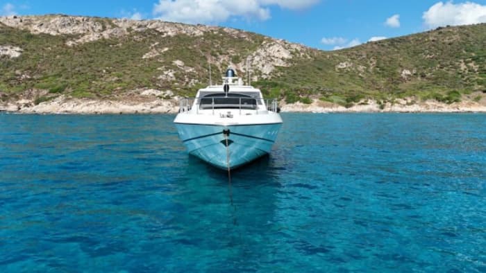 Leopard 24 — Yacht d'exception à Saint-Tropez