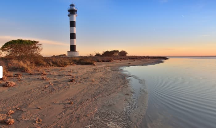 Discover Punta de la Banya by sailboat