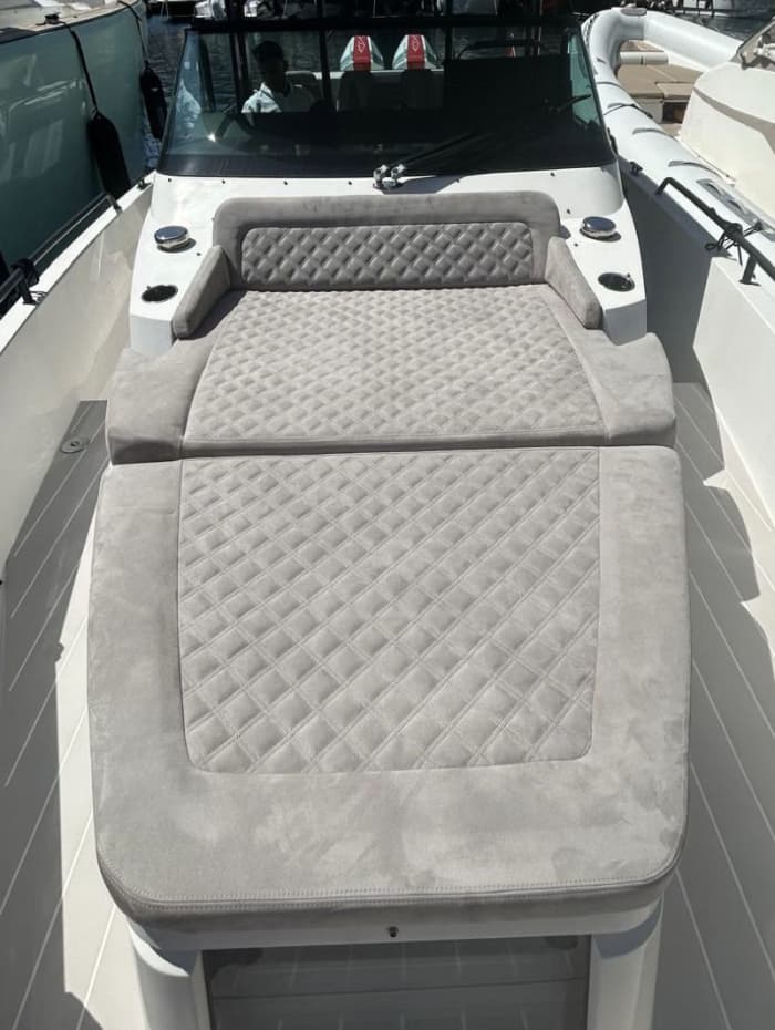 Day trip by boat with skipper: Axopar Brabus
