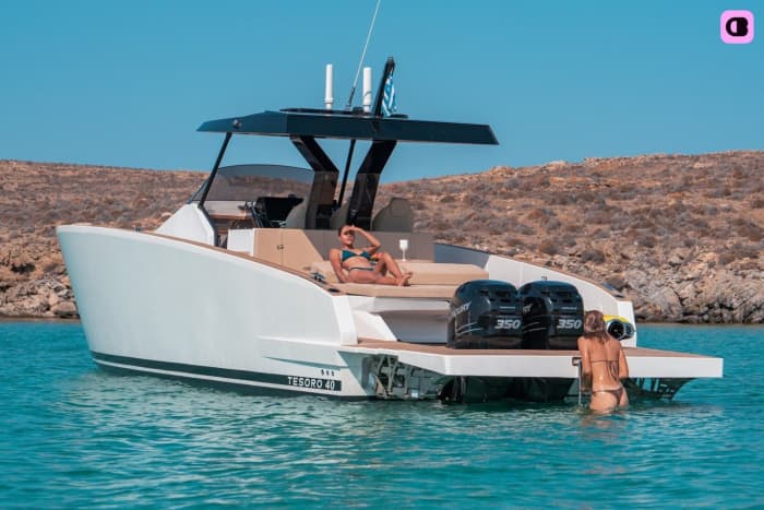 Antiparos, Panteronisi & Despotiko | Full-Day Private Yacht Experience