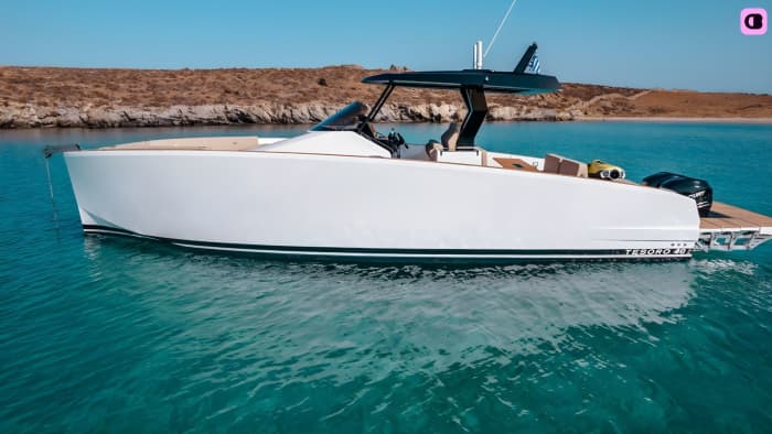 Antiparos, Panteronisi & Despotiko | Full-Day Private Yacht Experience