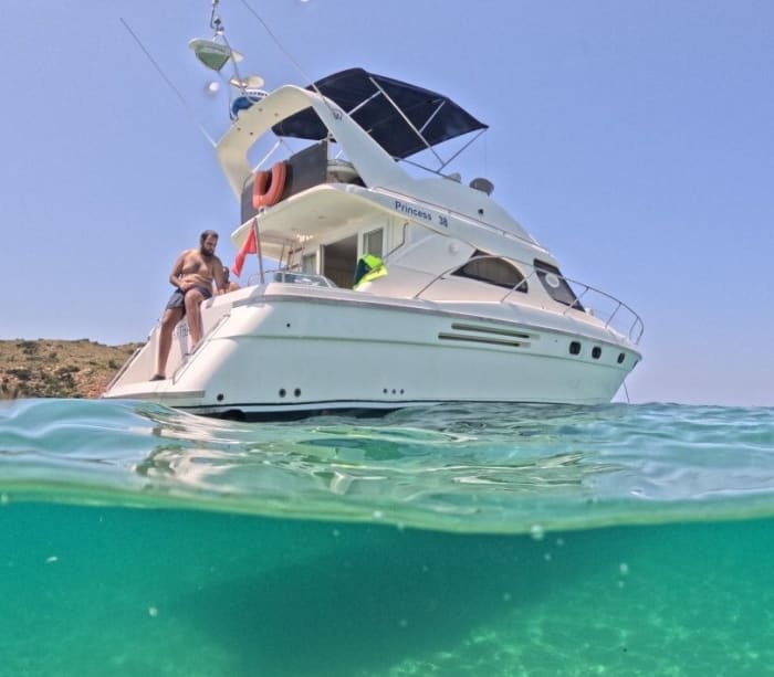 Between Hidden Coves and Turquoise Waters: Manga, Fartas & Kannasira