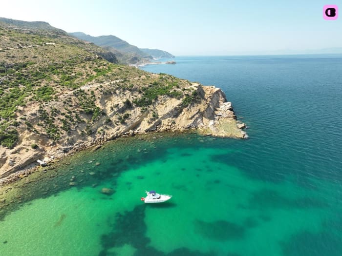 Between Hidden Coves and Turquoise Waters: Manga, Fartas & Kannasira