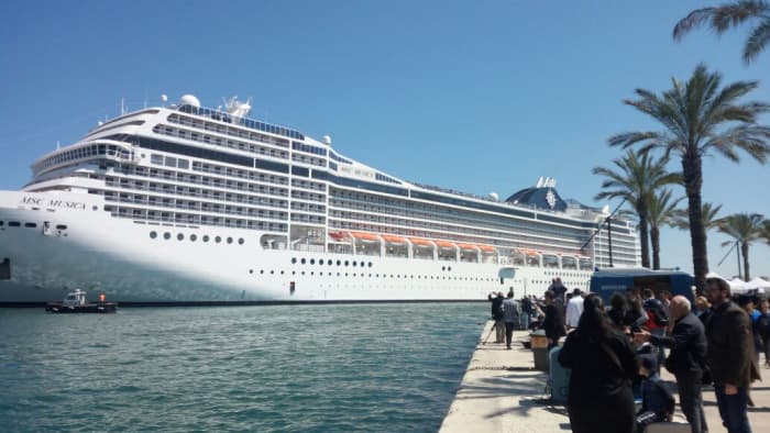 Brindisi vom Meer aus – Bootstour & Badestopp