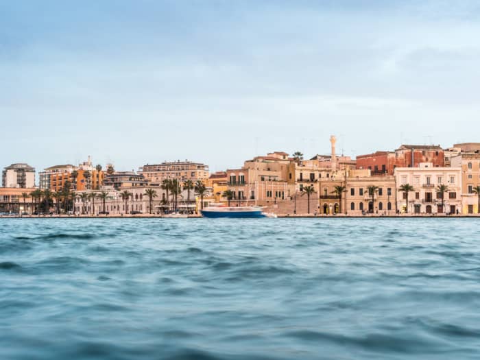 Brindisi vom Meer aus – Bootstour & Badestopp