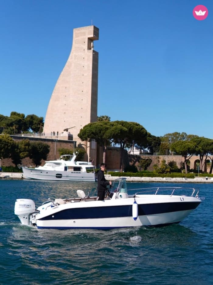 Brindisi vom Meer aus – Bootstour & Badestopp