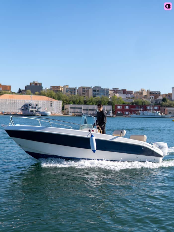 Brindisi vom Meer aus – Bootstour & Badestopp