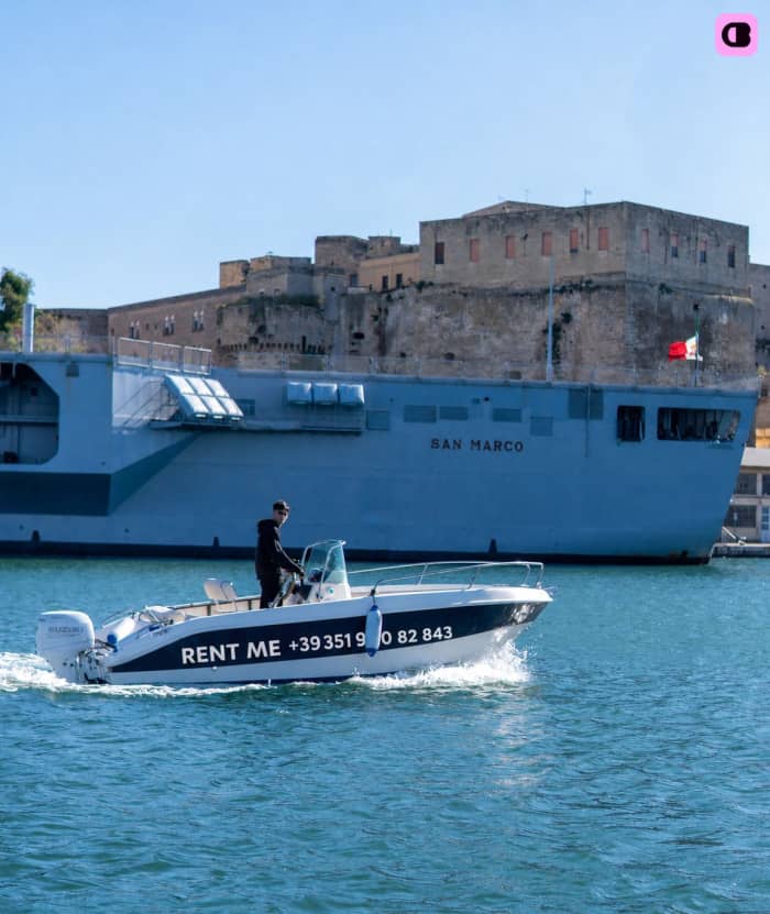 Brindisi vom Meer aus – Bootstour & Badestopp