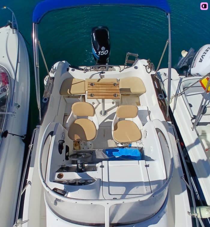 Ibiza at a leisurely pace: coves, turquoise waters and a day at sea