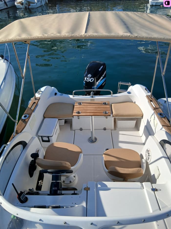 Ibiza at a leisurely pace: coves, turquoise waters and a day at sea