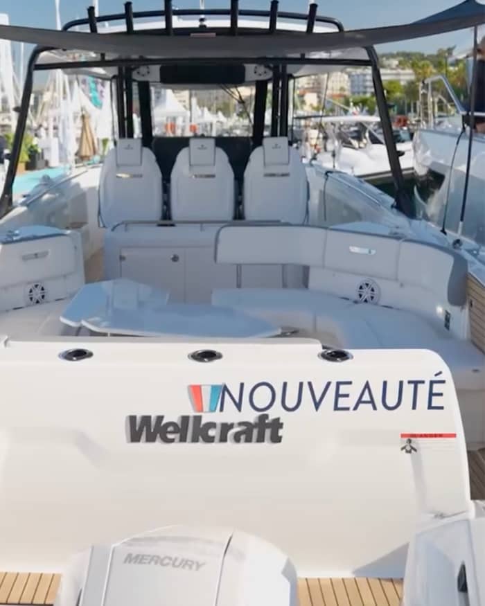 Islands in the Gulf of Naples, full speed ahead with the Wellcraft 38 T-Top