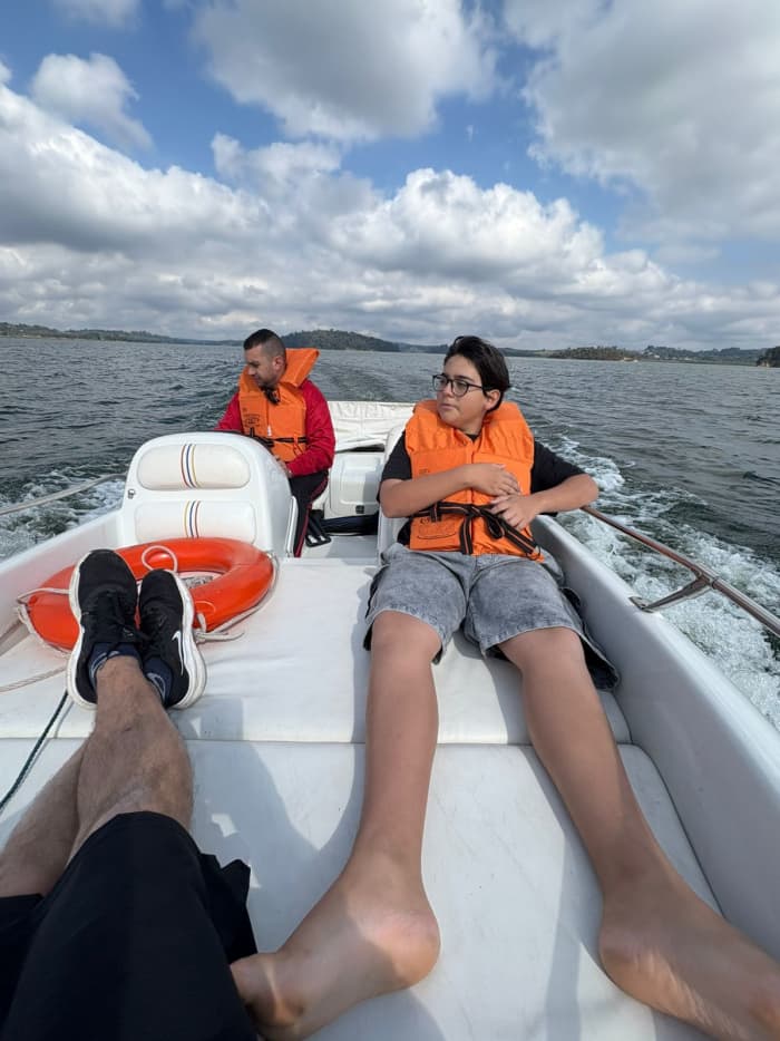 Un día tranquilo en el lago Mogi das Cruzes.