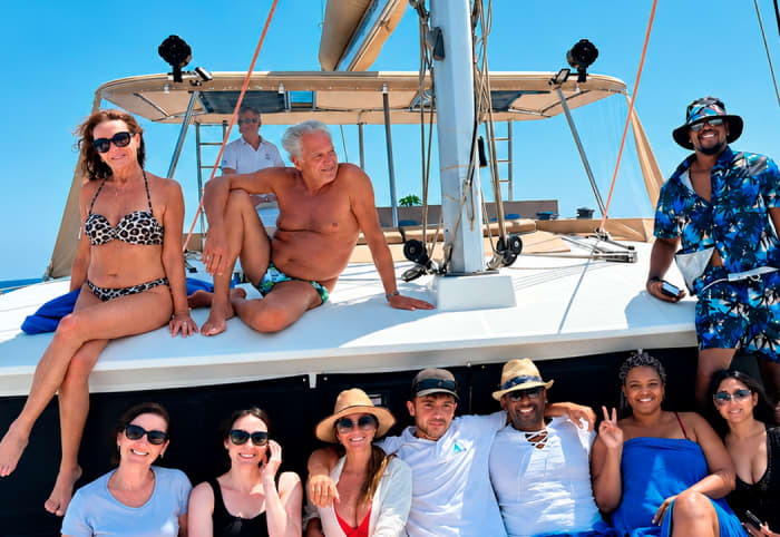 Une matinée en mer à bord d'un nouveau catamaran de Santorin
