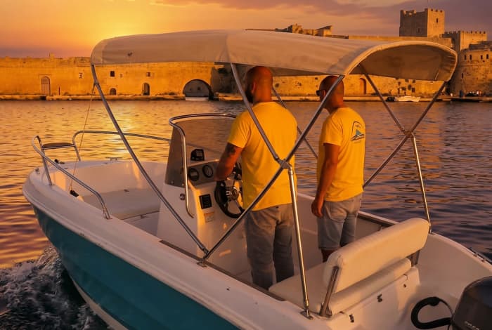 Sonnenuntergangs-Aperitif auf einem Motorboot ab Brindisi (L2)