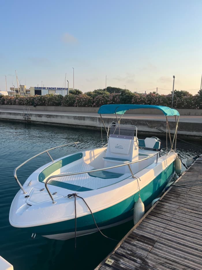 Tagesausflug mit dem Motorboot ab Brindisi · Rote Krabbe, Insel Risorgimento und Punta Penne (L5)