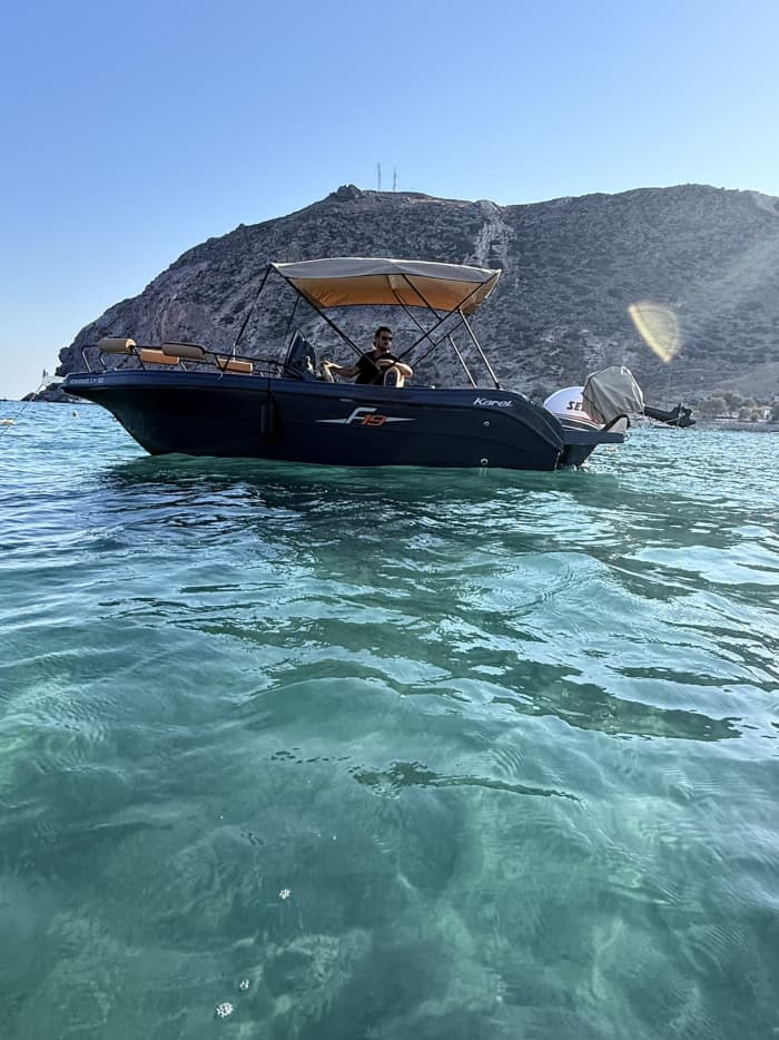 Całodniowa wycieczka na wyspę Milos – Kleftiko, Sykia i Sarakiniko | 10 godzin