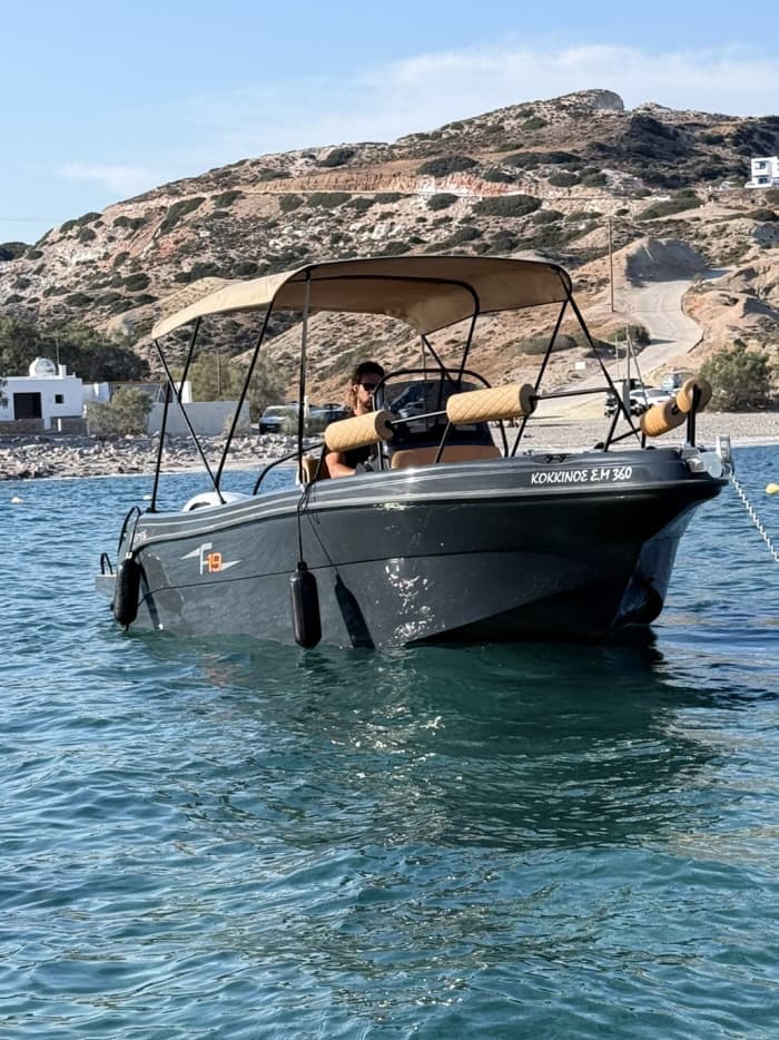 Całodniowa wycieczka na wyspę Milos – Kleftiko, Sykia i Sarakiniko | 10 godzin