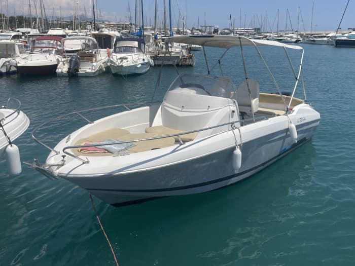 Dia no mar na Riviera Francesa: Passeio de barco com capitão