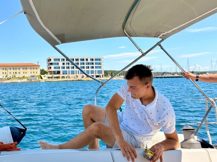Pula: Private Sailing Tour with Tapas, Drinks and Swim Stops