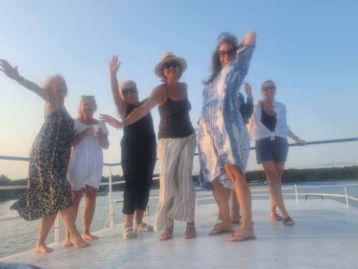 Pula: Private Sunset Dolphin Cruise with BBQ Dinner & Drinks