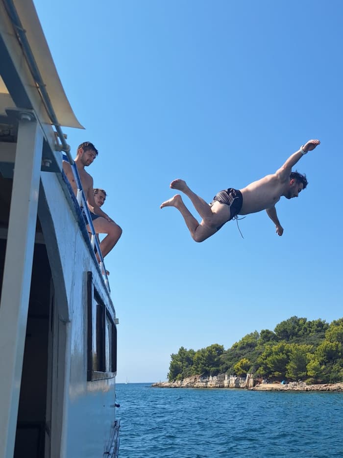 Pula: Private Sunset Dolphin Cruise with BBQ Dinner & Drinks