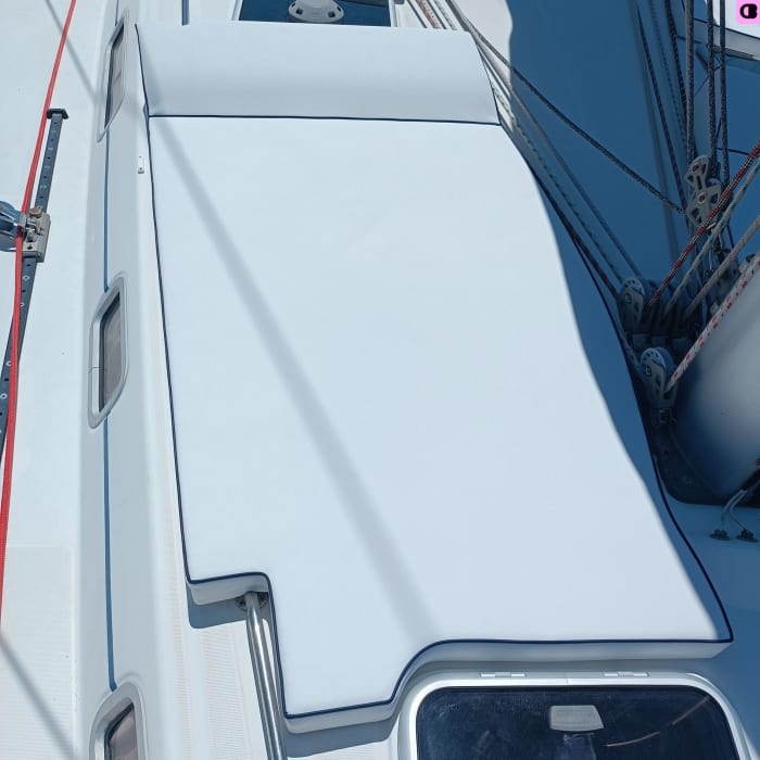 Full-day sailing trip between Procida and Ischia
