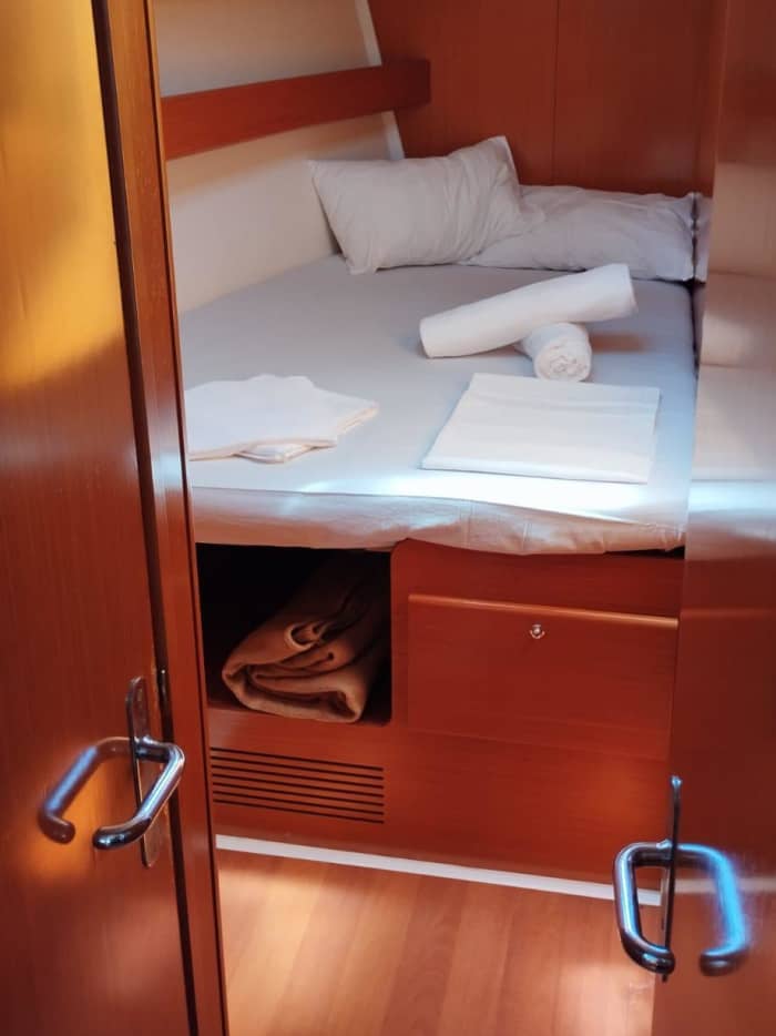 Full-day sailing trip between Procida and Ischia