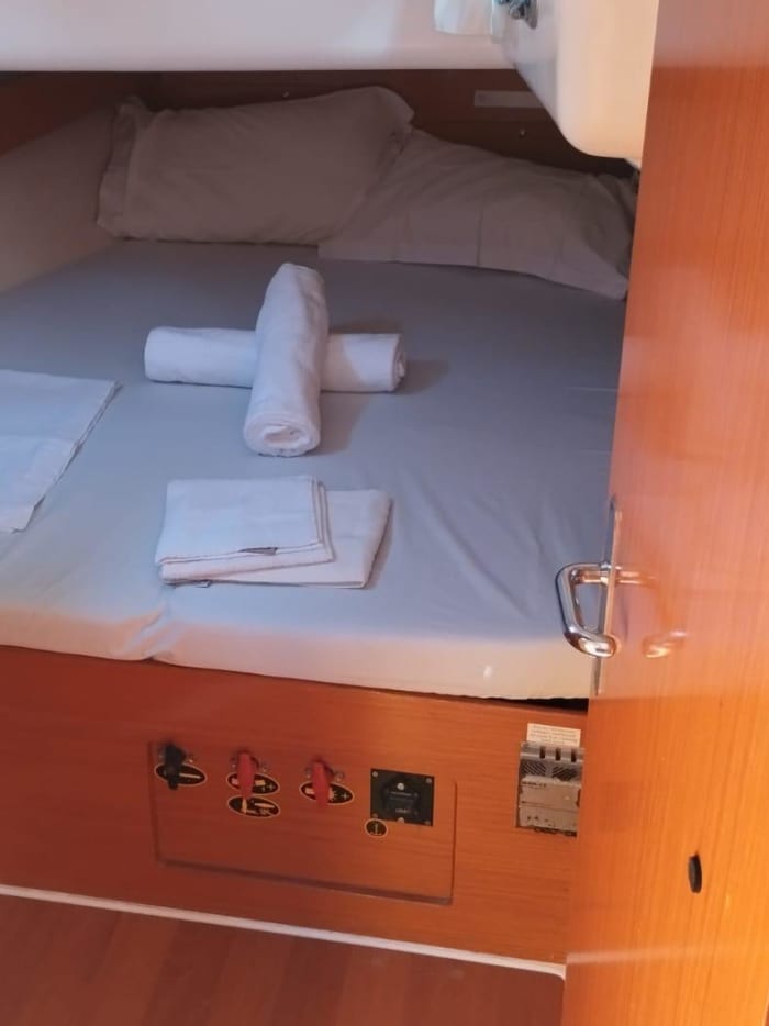 Full-day sailing trip between Procida and Ischia