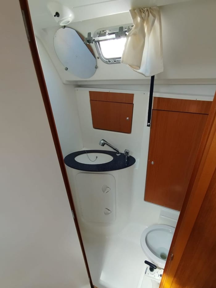 Full-day sailing trip between Procida and Ischia