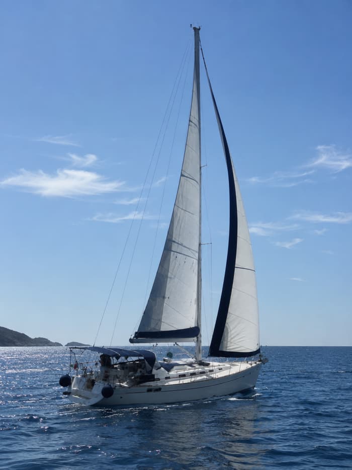 Full-day sailing trip between Procida and Ischia