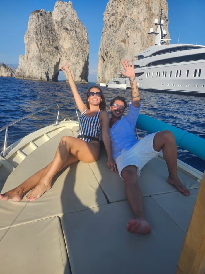 Capri: Private boat tour with snorkeling and drinks.