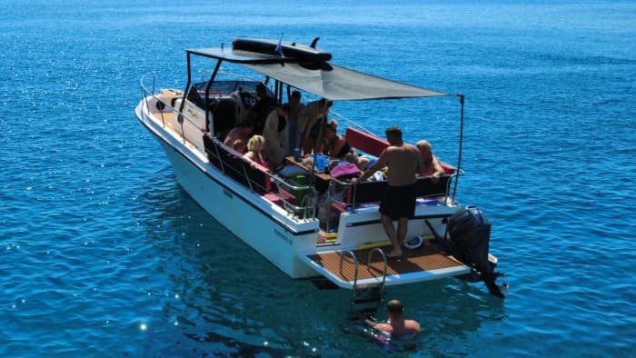 A Slow Afternoon at Sea – Theodorou Island & Menies Bay