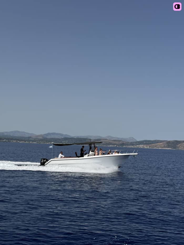 4-Hour Cruise – Theodorou Island & Menies Hironisia Bay