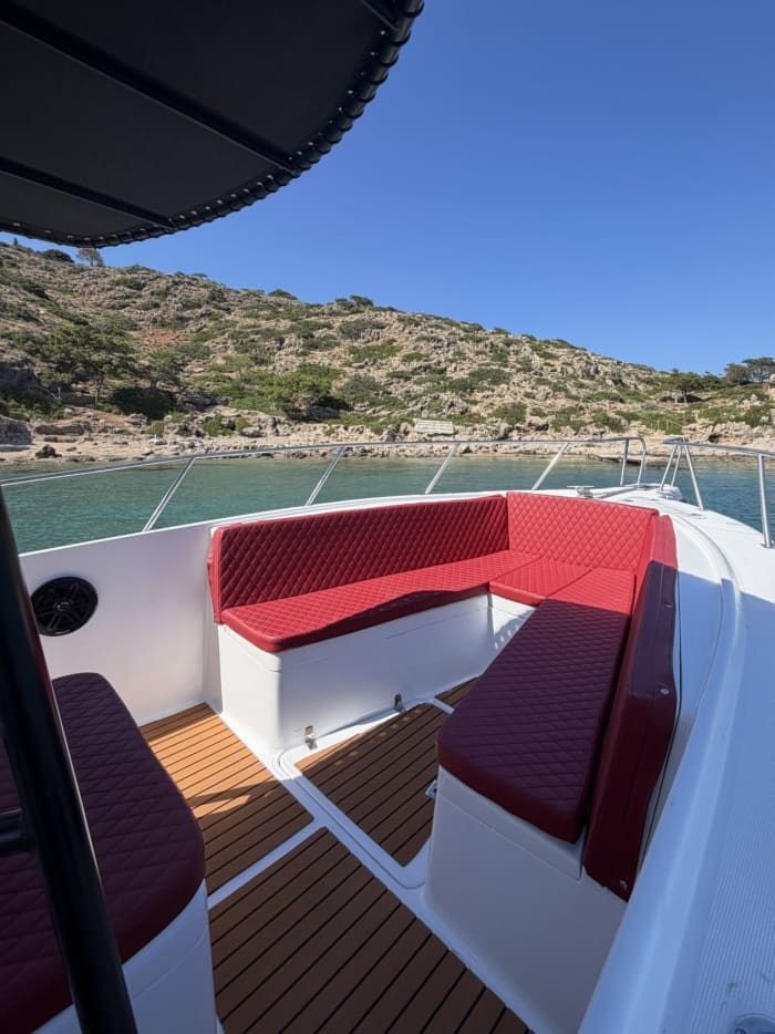 4-Hour Cruise – Theodorou Island & Menies Hironisia Bay