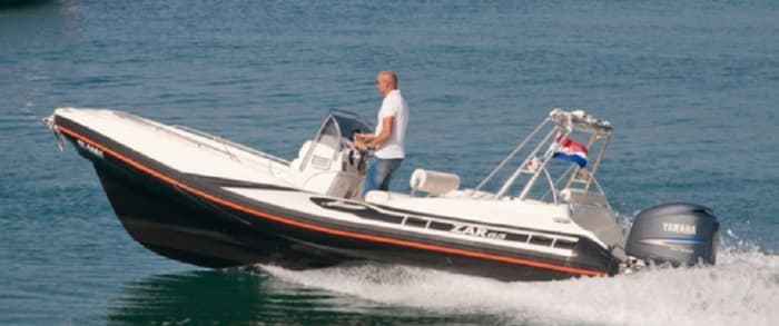 Enjoy 9h on a motorboat to explore Duće