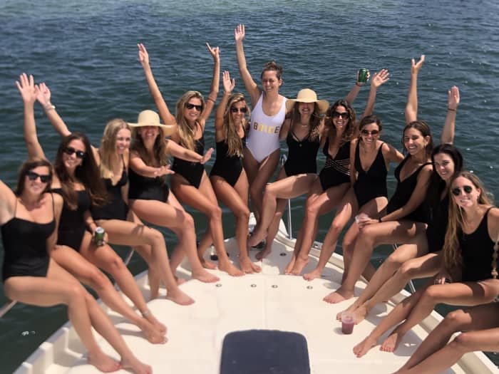 Une croisière sur mesure à La Manga : une journée magique à bord d'un yacht à moteur