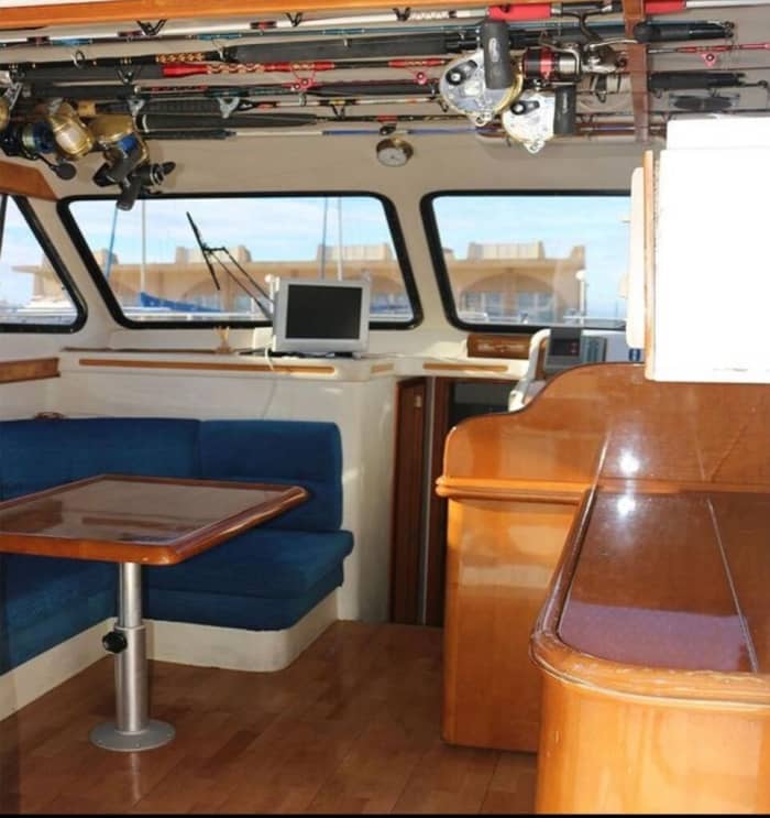 Une croisière sur mesure à La Manga : une journée magique à bord d'un yacht à moteur