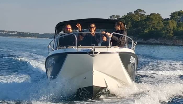 Explore the hidden bays of Poreč on a motorboat