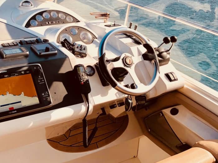 Luxusyacht in Menorca – Kristallklares Meer und versteckte Buchten