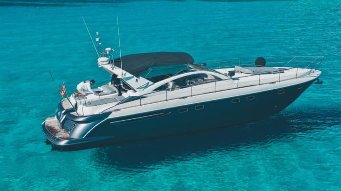 Luxusyacht in Menorca – Kristallklares Meer und versteckte Buchten