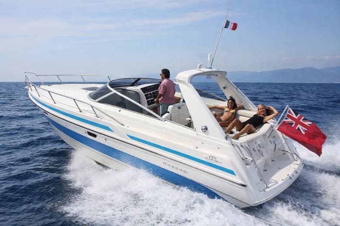 Luxusyacht in Menorca – Kristallklares Meer und versteckte Buchten